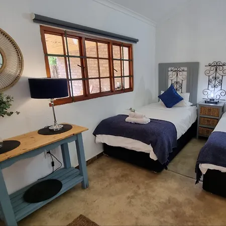 Cock & Bull Restaurant - Pub - Accommodation Hartbeespoort Room photo