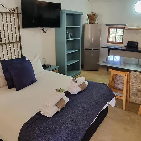Cock & Bull Restaurant - Pub - Accommodation Hartbeespoort Room photo